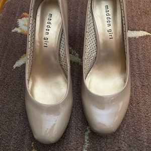 Madden girl nude round toe High heel pumps